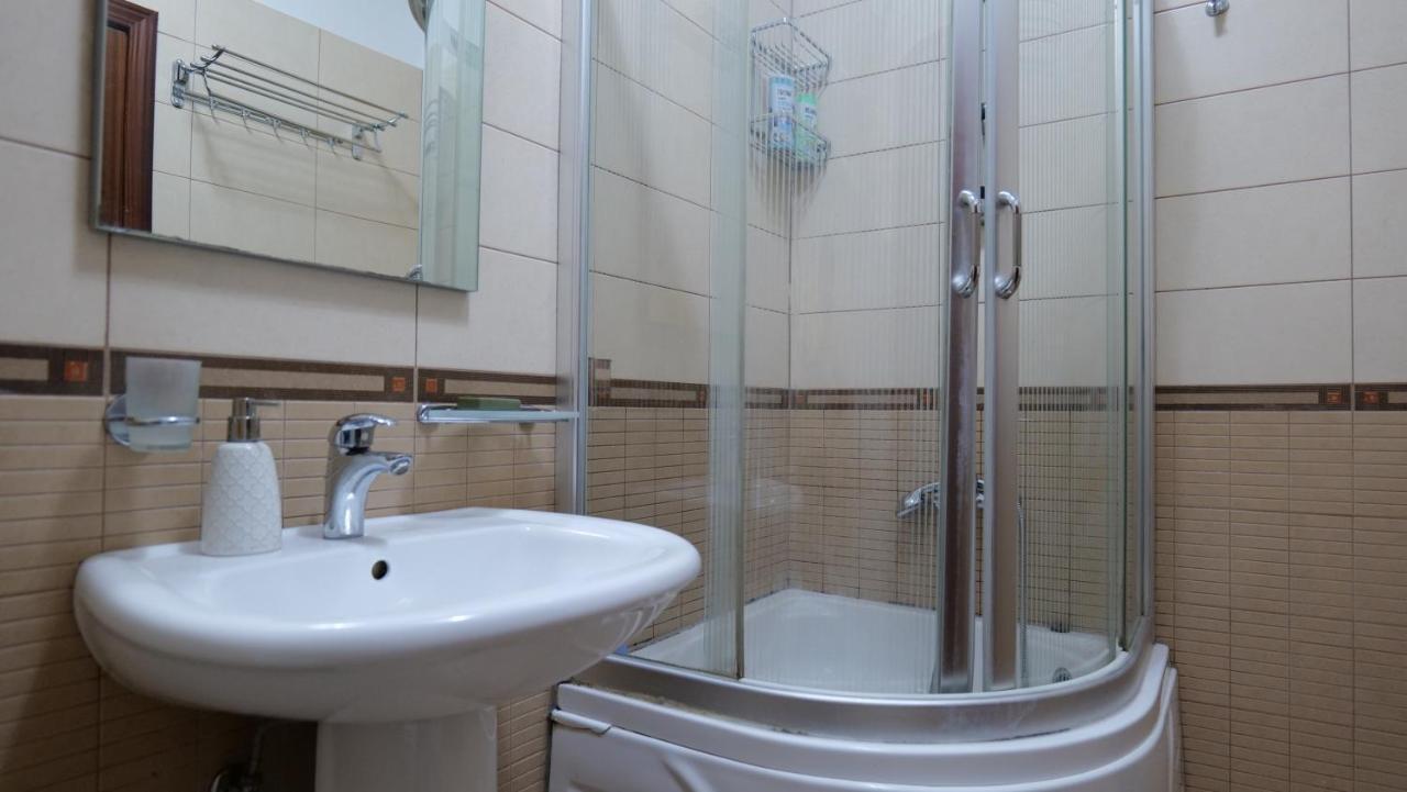 Top Location Kristi Apartments 05 Tiranë Ngoại thất bức ảnh