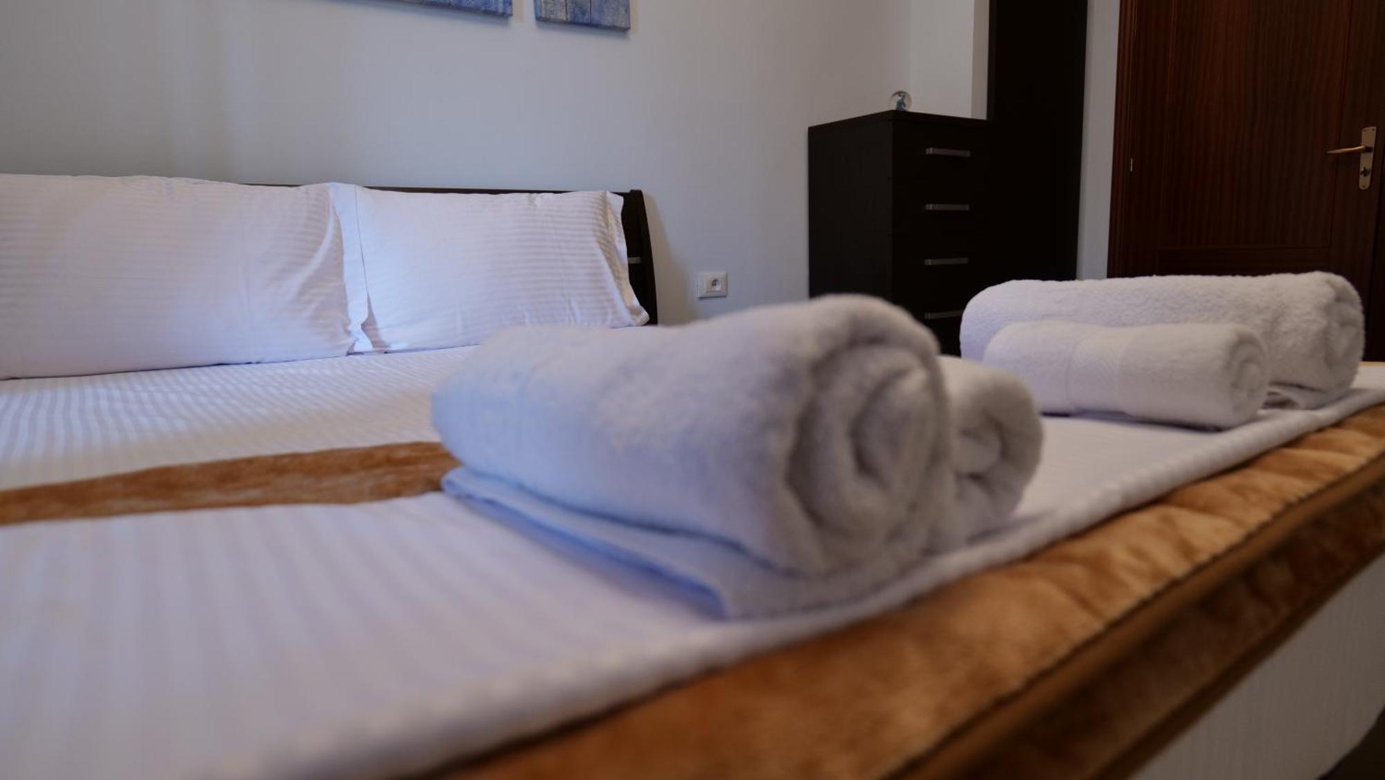 Top Location Kristi Apartments 05 Tiranë Ngoại thất bức ảnh