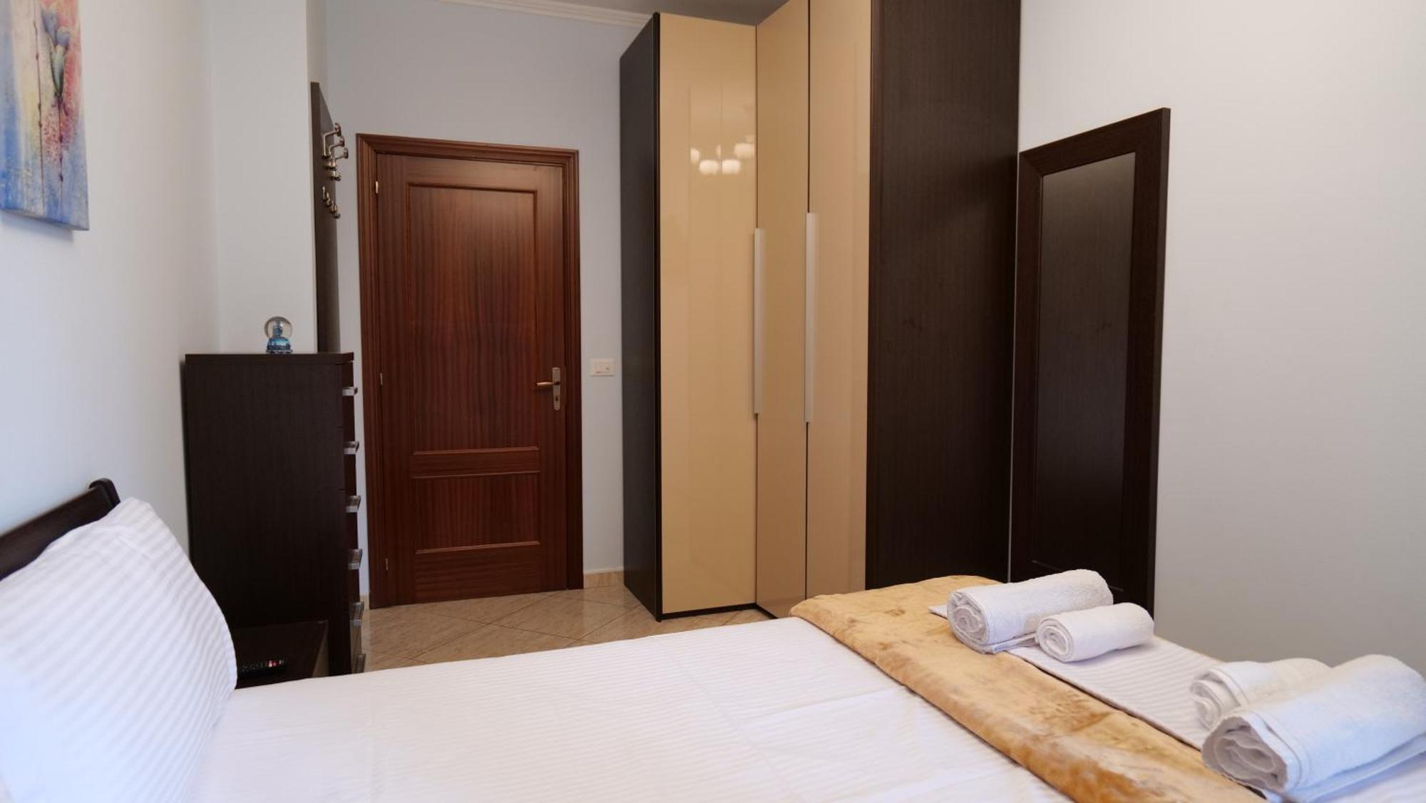 Top Location Kristi Apartments 05 Tiranë Ngoại thất bức ảnh