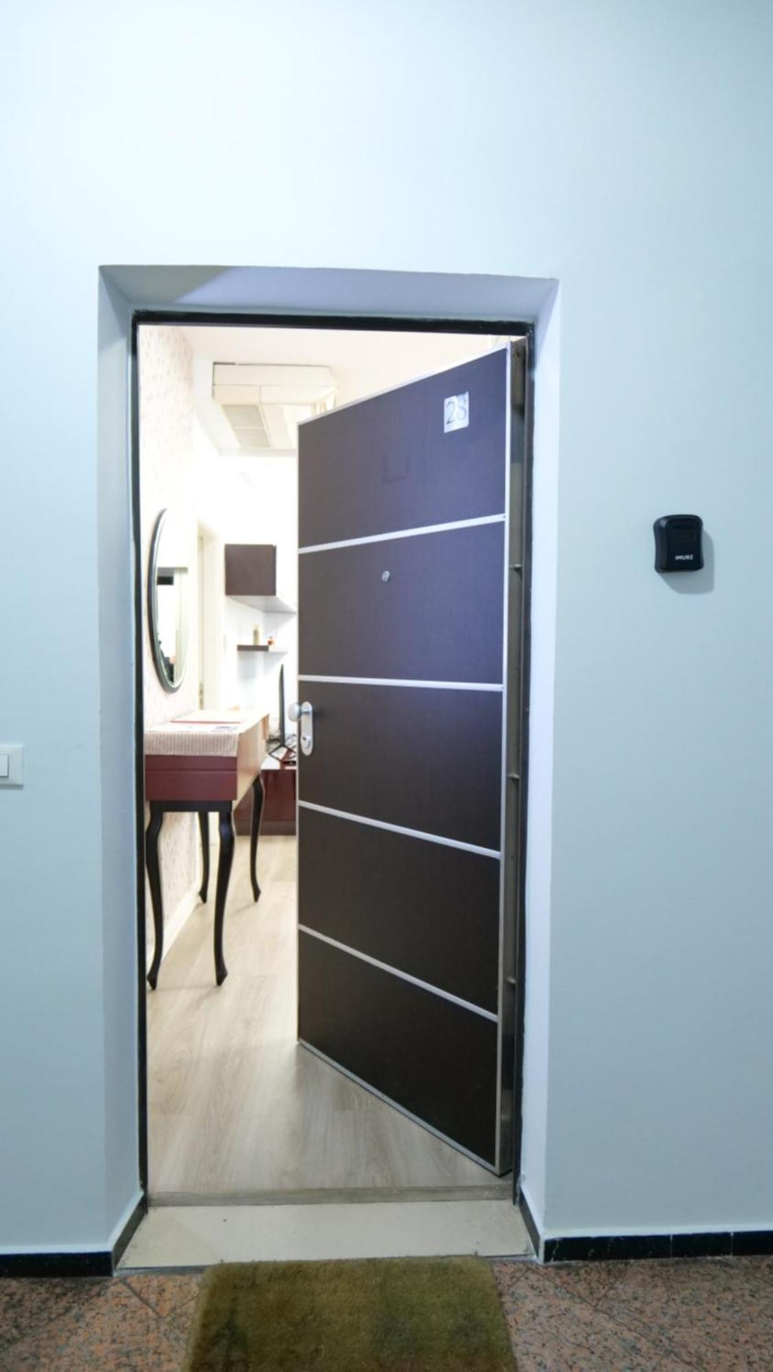 Top Location Kristi Apartments 05 Tiranë Ngoại thất bức ảnh