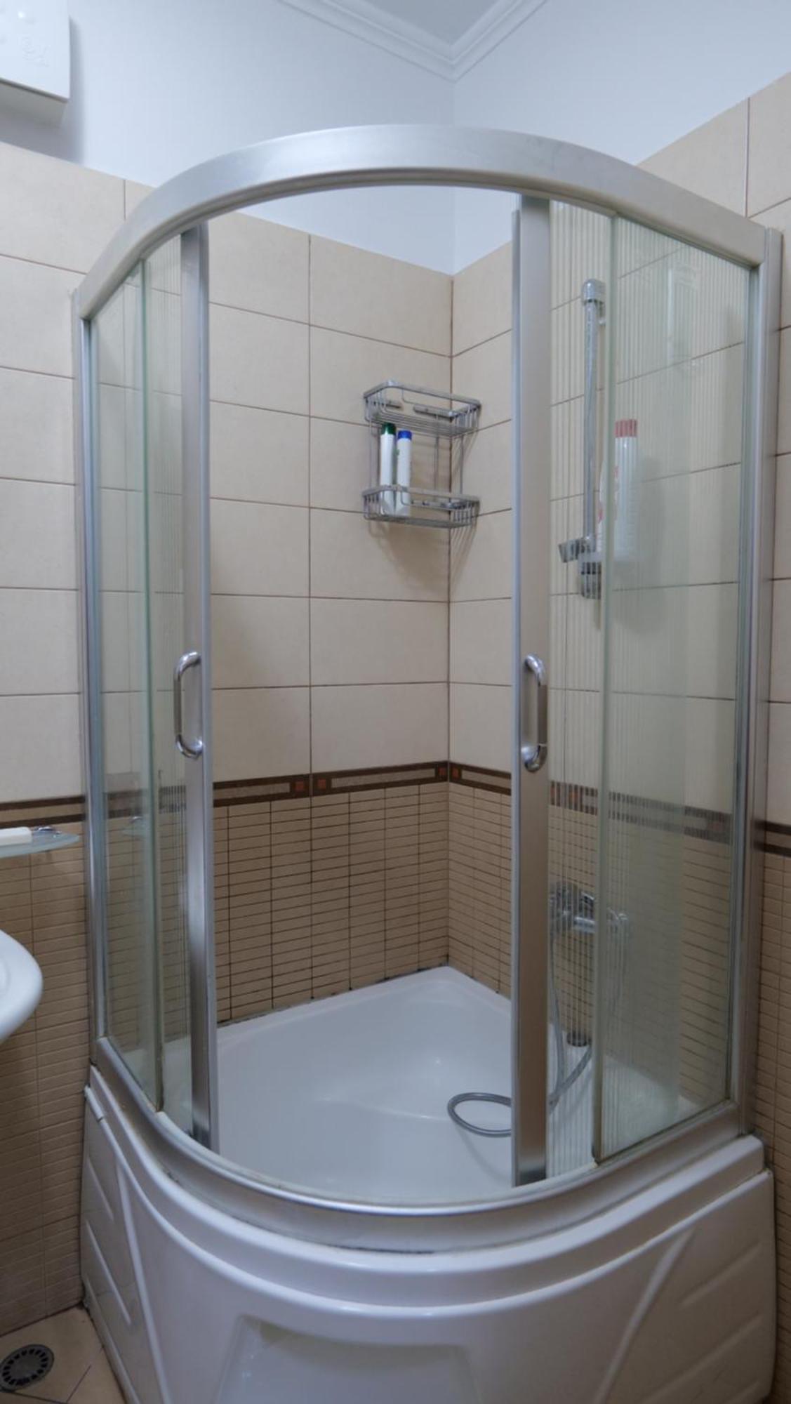 Top Location Kristi Apartments 05 Tiranë Ngoại thất bức ảnh